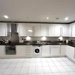 O2 Excel City Airport Apartment